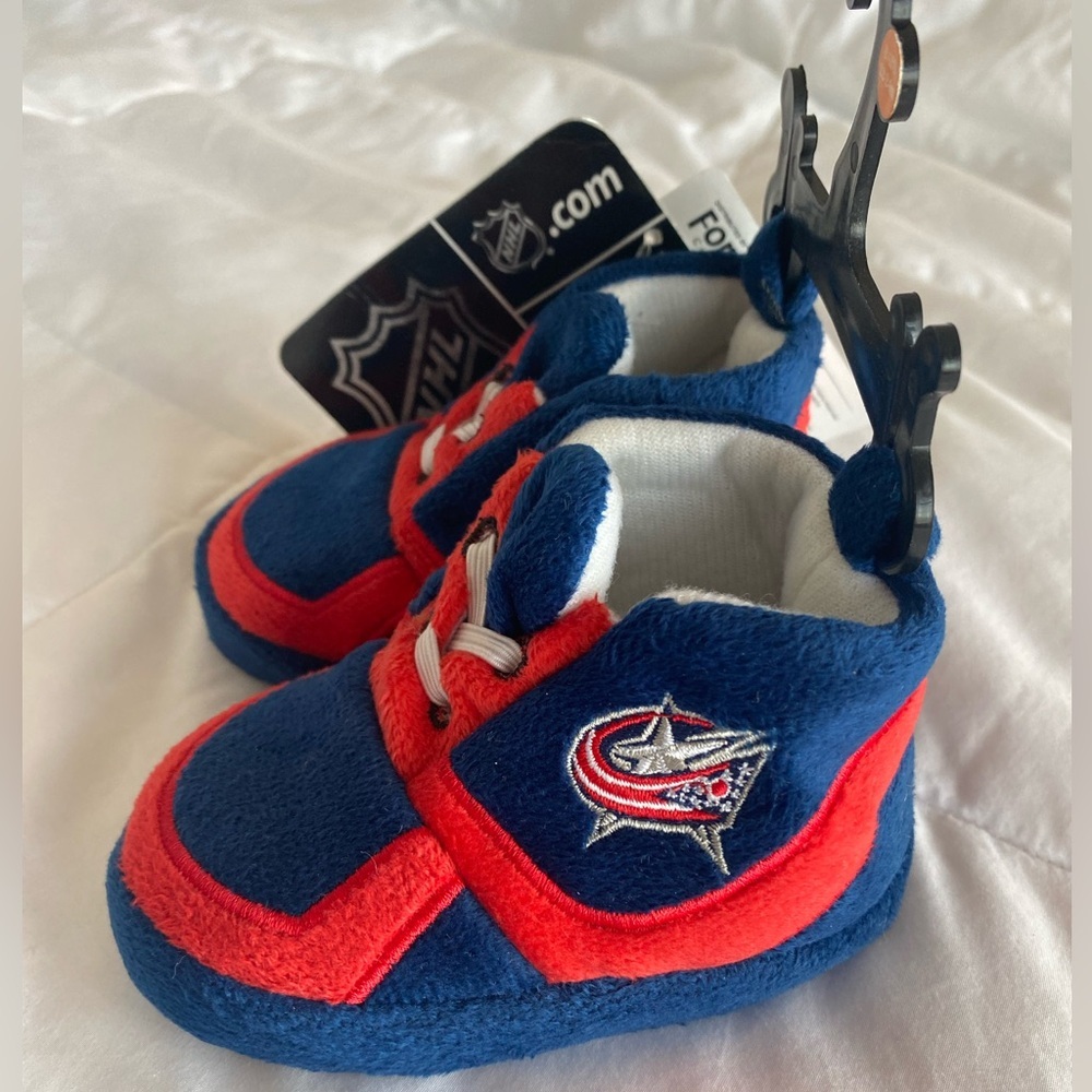 Columbus Bluejackets baby slippers. Size 12-24m NWT